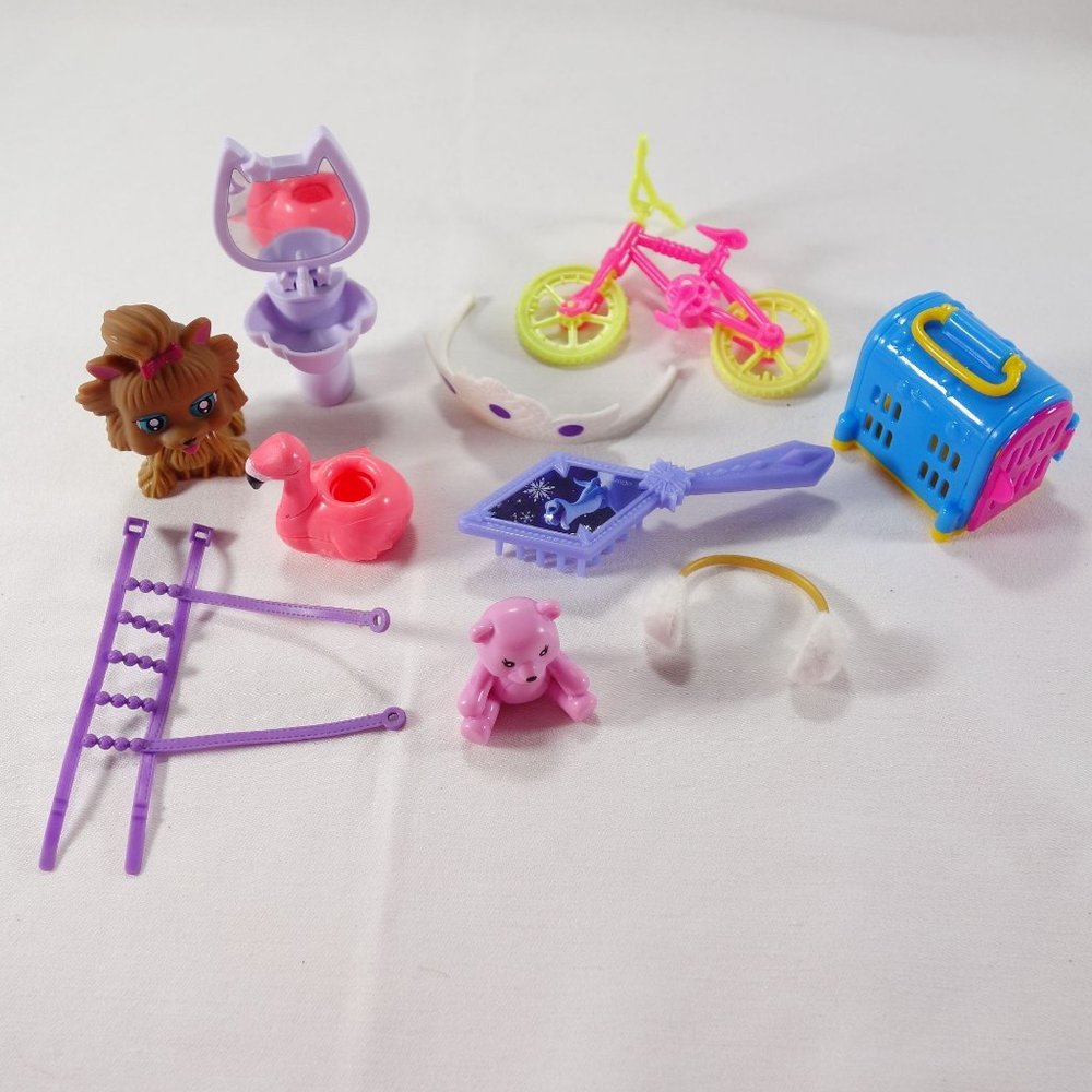 Mixed Lot‎ of 10 Plastic Doll Accessories